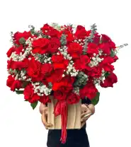 Giỏ Hoa Chúc Mừng Tone Đỏ Quyến Rủ