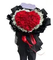 Bó Hoa Trái Tim Hoa Đỏ Giấy Bọc Đen - Mã: I-225 - Giá: 1.200.000đ