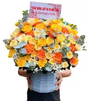 Giỏ Hoa Chúc Mừng Cam Nắng Vàng